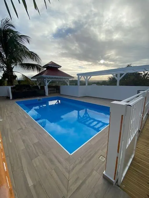 Charmante Maison Entierement Equipee Avec Piscine Et Jacuzzi Petit-Bourg